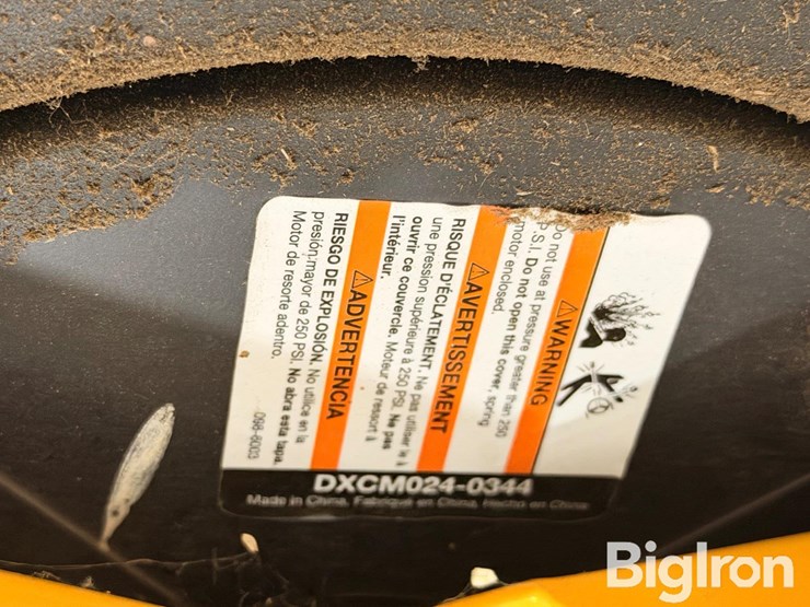 dewalt-dxcm024-0344-dbl.-arm-hose-reel-w/-1/2"-x-50'-premium-rubber-hose-image-6