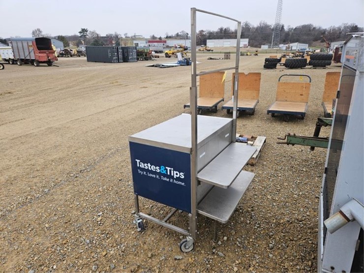 #3935-•-stainless-steel-display-cart-image-5