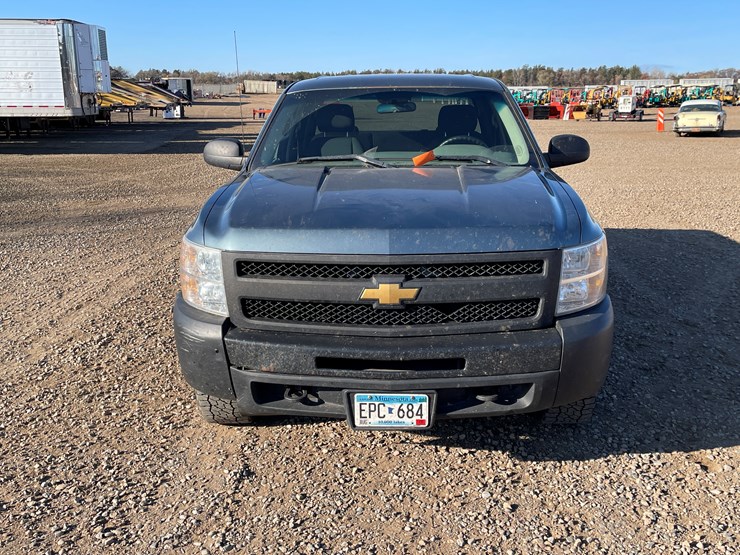 #1127-•-2013-chevrolet-silverado-pickup-truck-(has-mn-title)-image-8