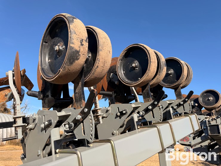 hiniker-cultipro-12r-row-crop-cultivator-image-14