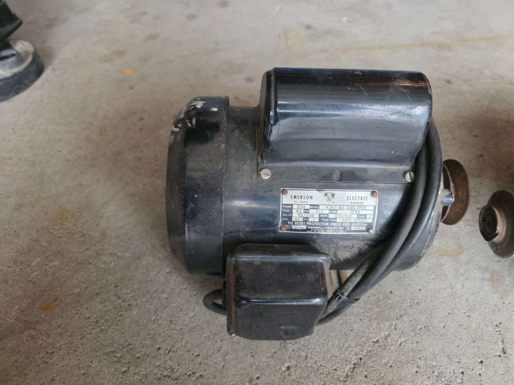 (2)-110v-electric-motors,-1-–-3/4hp-and-1-unknown,-all-in-working-order-per-seller,-buying-all-for-o-image-3