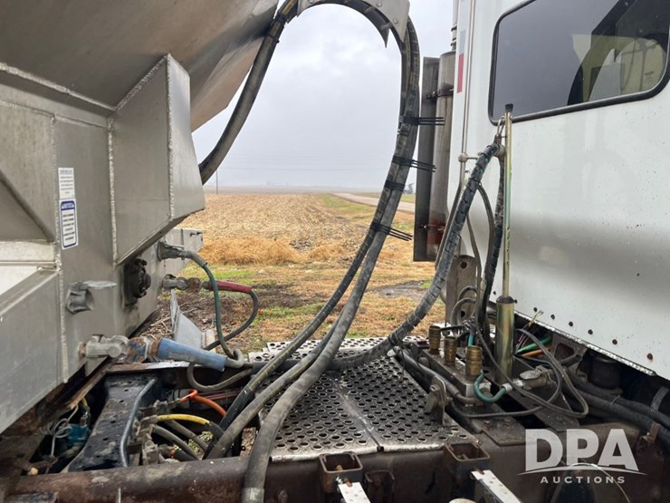 2005-kenworth-t800-image-21