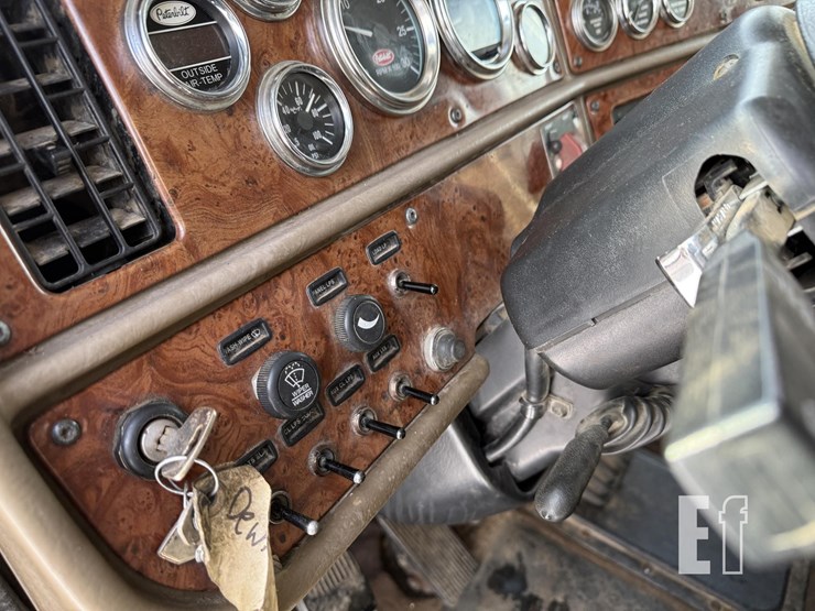 2004-peterbilt-379-image-60