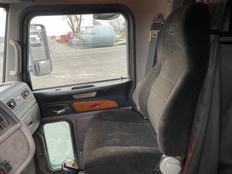 peterbilt-386-image-42