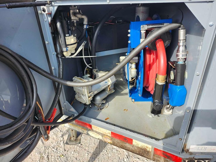 thundercreek-adt-500-tandem-fuel-trailer-image-5