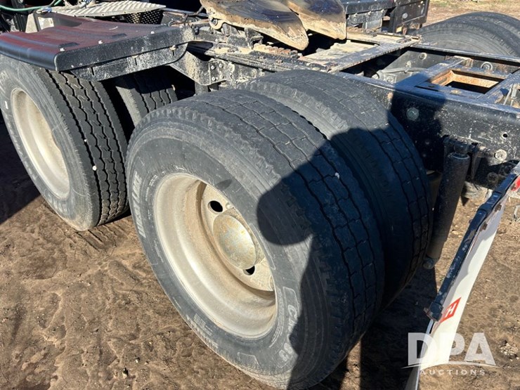 2009-kenworth-t800-image-16