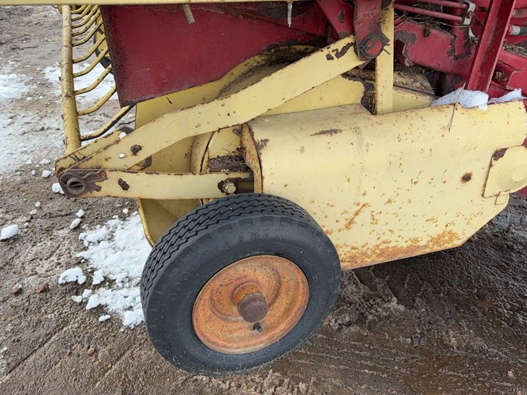 new-holland-855-image-6