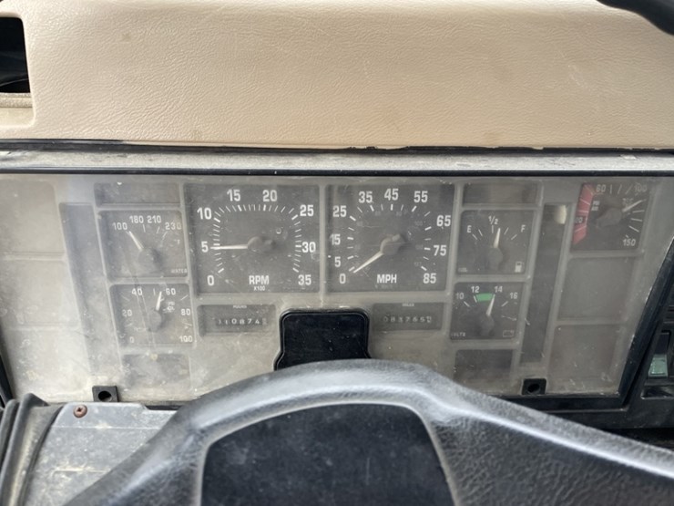 international-4900-image-24