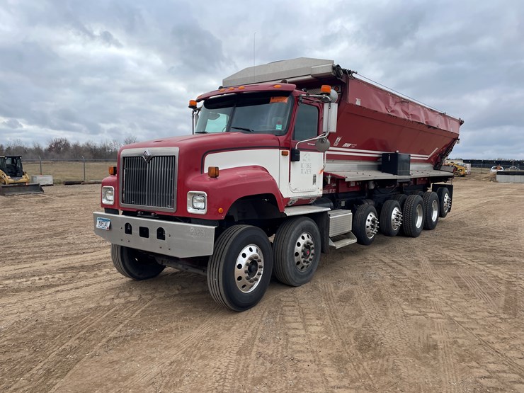 #1130-•-2005-international-5500i-6x4-dump-truck-(has-mn-title)-image-1