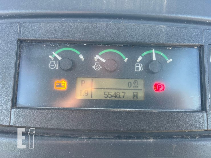 2015-deere-550k-lgp-image-41