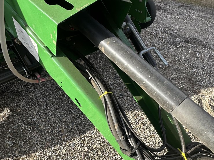 2018-john-deere-560m-image-17