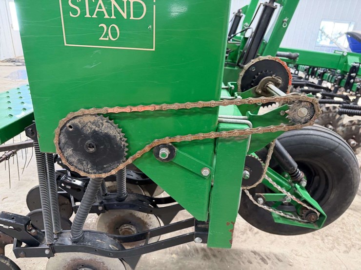 great-plains-20’-grain-drill,-10”-spacing,-3pt-converted-into-a-pull-type,-has-markers,-front-coulte-image-25