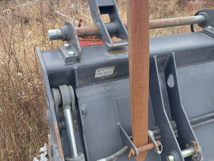 new-holland-lb95-image-4