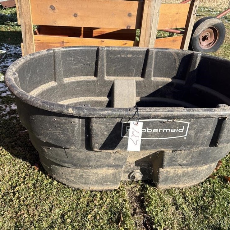 Rubbermaid Water Tank