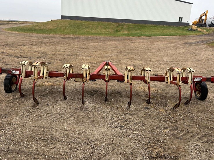 3-point-tebben-ripper,-9-shank,-24”-spacing-image-3