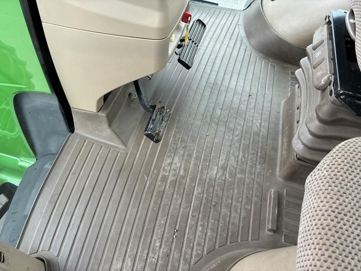 john-deere-8335r-image-77