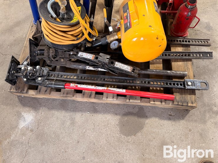 various-jacks-&-air-bubble-w/-hose-image-5