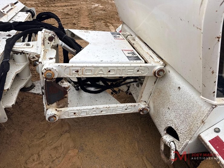 roadtec-fb-100e-sweeper-image-8