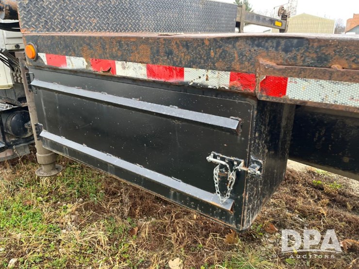 1999-freightliner-fl70-image-36