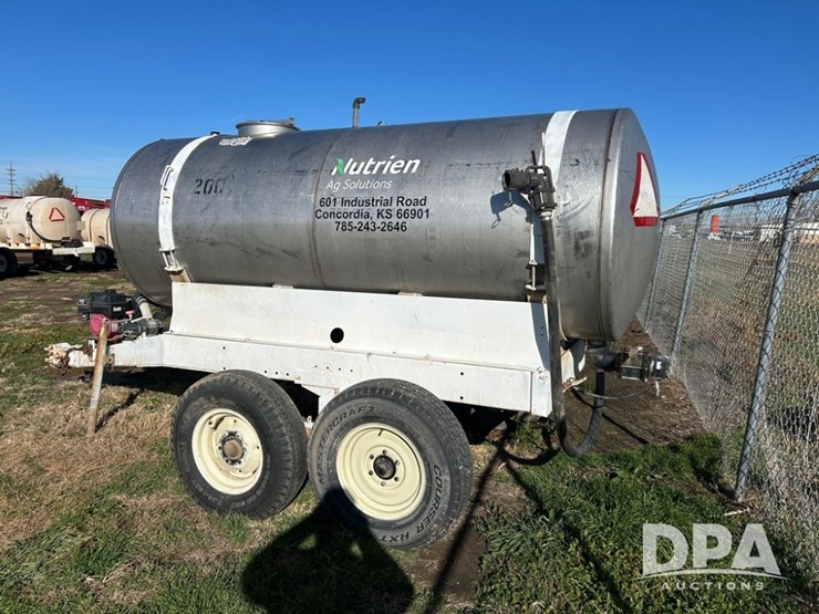 liquid-nurse-trailer-(cp1350,-tank-2001)-image-3