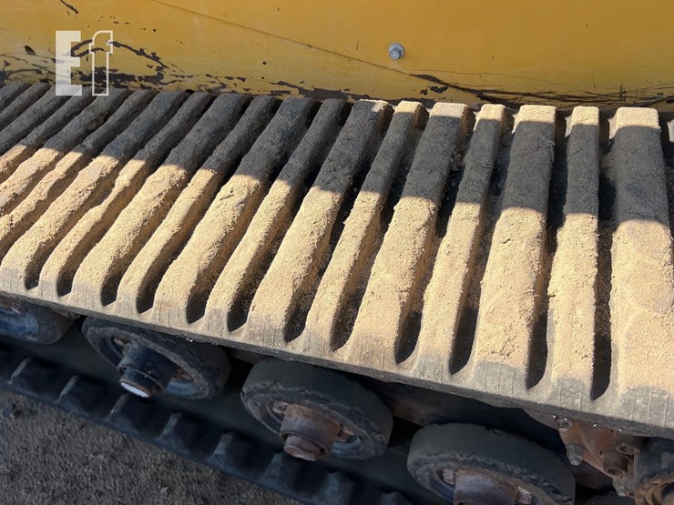 2015-caterpillar-257d-image-24