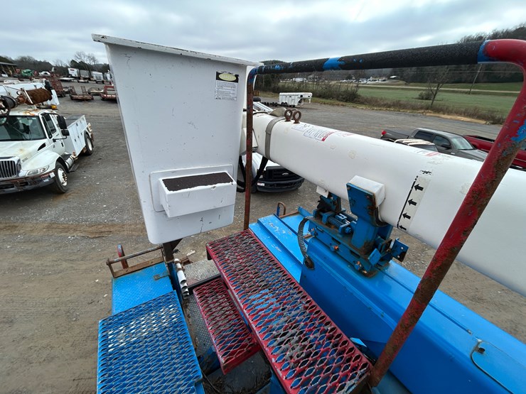 2010-international-7400-image-14