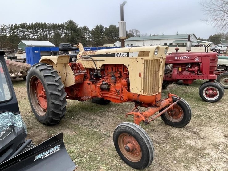 case-730-comfort-king-tractor-image-3