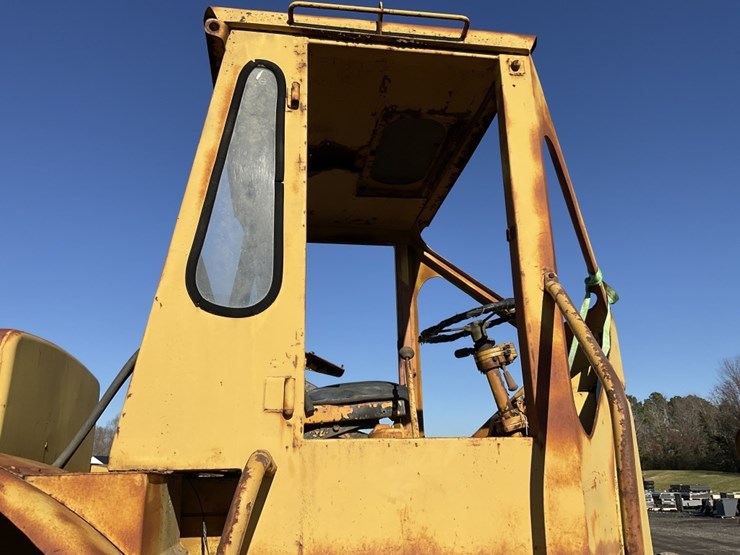 caterpillar-815-image-6