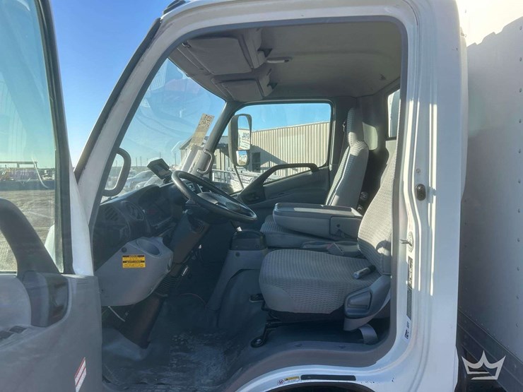 2017-hino-155-image-6