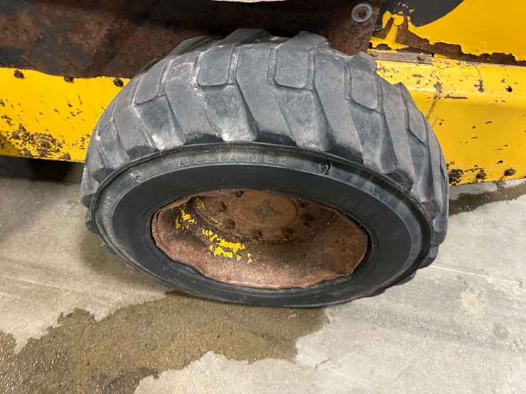 new-holland-l170-image-8