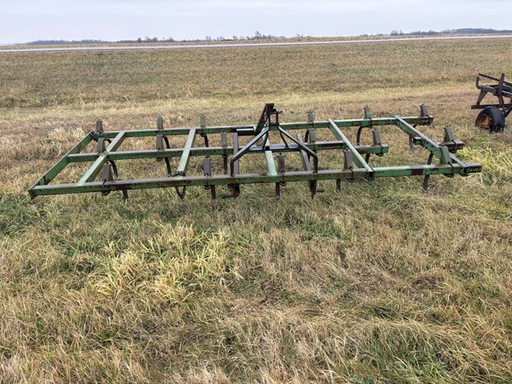 john-deere-field-cultivator,-14’,-(17-shanks),-mounted-image-7