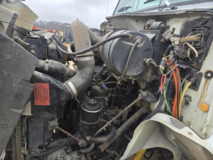 2000-international-8100-image-26