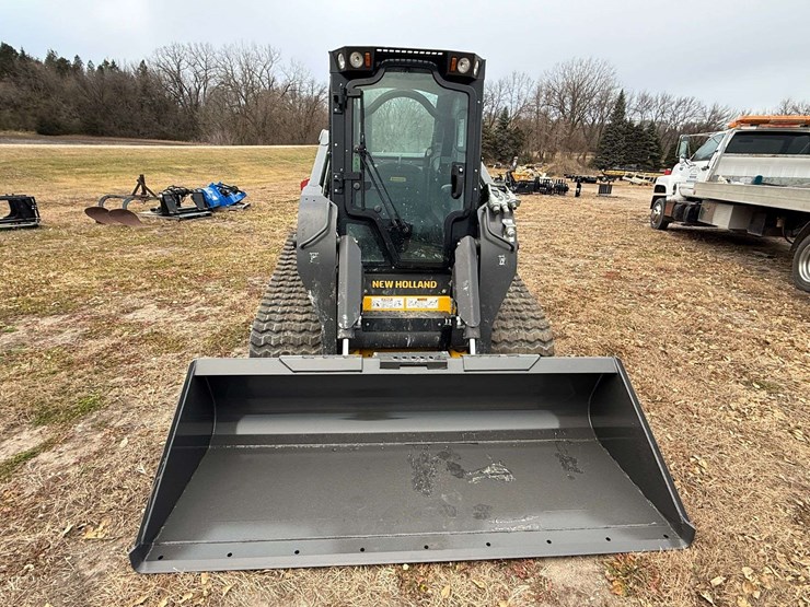 new-holland-c245-image-3