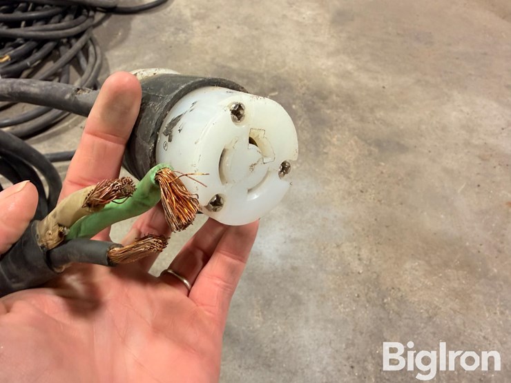 220v-power-cords-&-in-cab-monitors/wire-harnesses-image-13