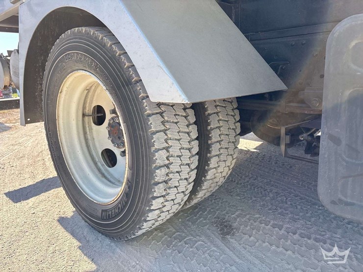 2019-isuzu-nrr-image-29