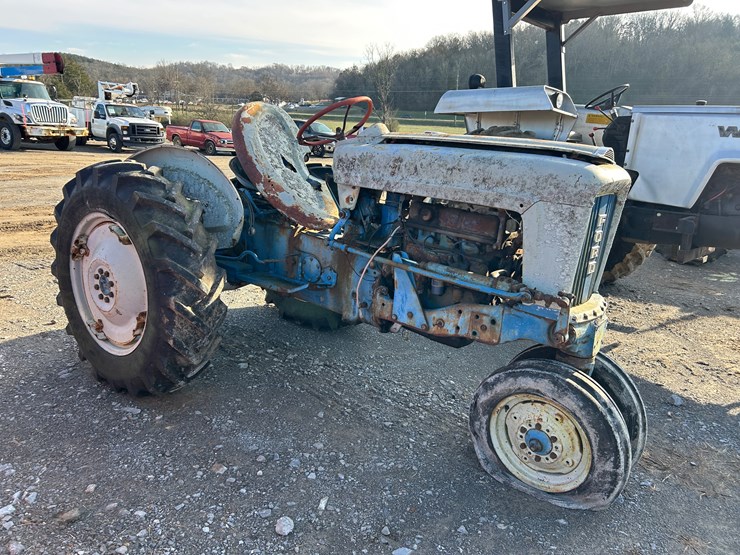 ford-tractor-image-2