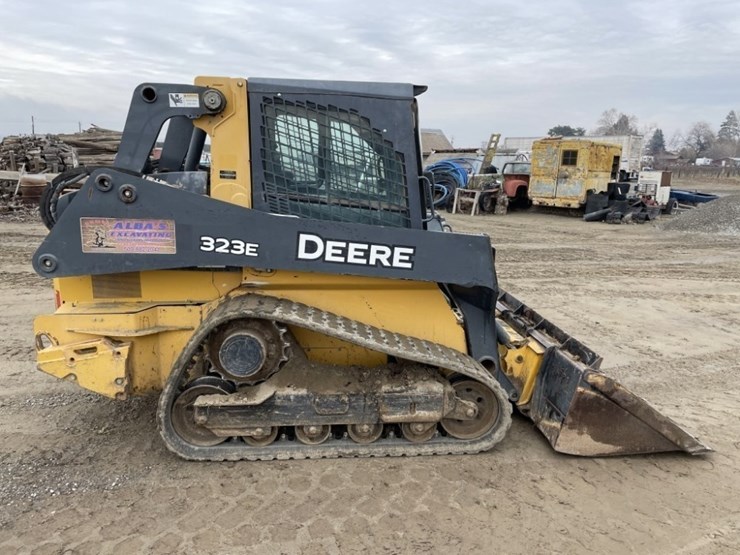 deere-323e-image-6