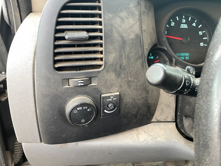 #1125-•-2013-chevrolet-silverado-pickup-truck-(has-mn-title)-image-30