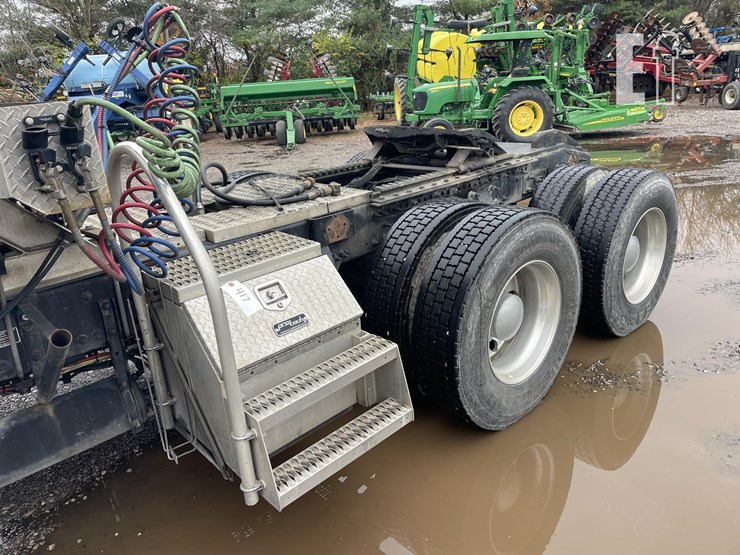 2014-freightliner-cascadia-125-image-18
