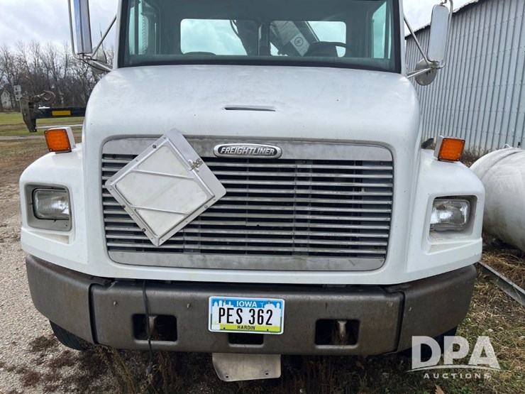 1999-freightliner-fl70-image-19