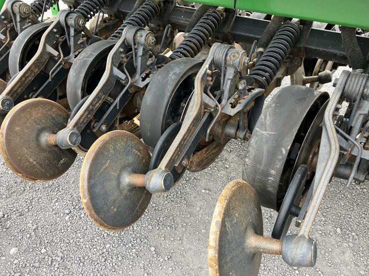 john-deere-1590-image-10