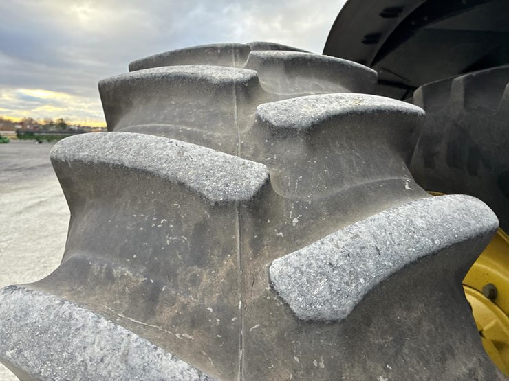 john-deere-8335r-image-54