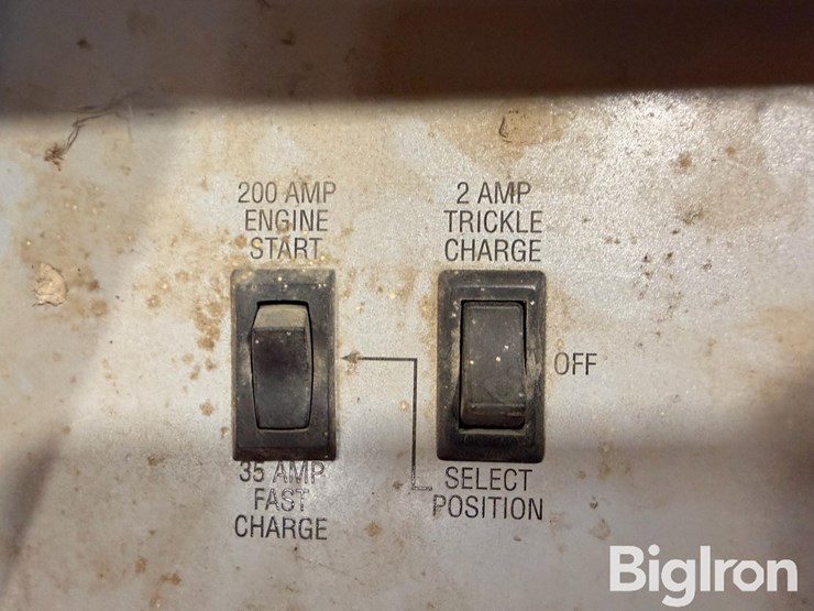 schumacher-battery-charger-&-creepers-image-10