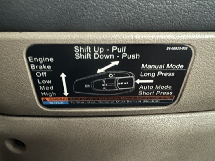 2017-freightliner-cascadia-tri-axle-truck-tractor-image-42