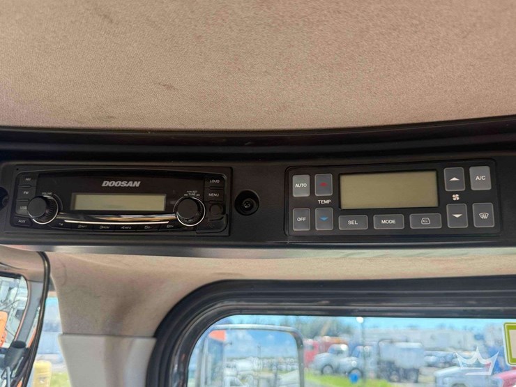 2018-doosan-dl220-5-image-21