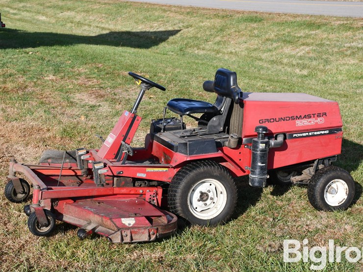 toro-groundmaster-223-d-riding-lawn-mower-image-1