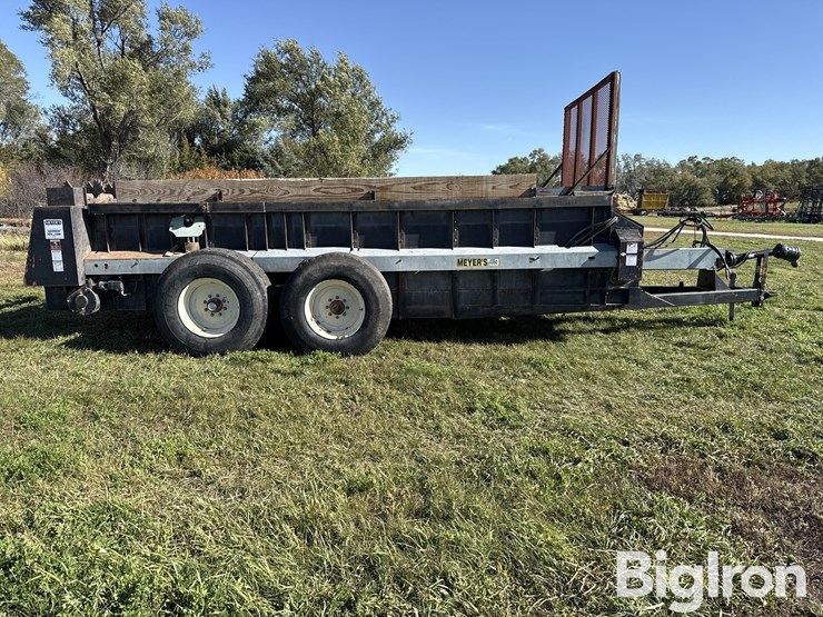 meyer’s-equipment-manufacturing-corp-2550-manure-spreader-image-4