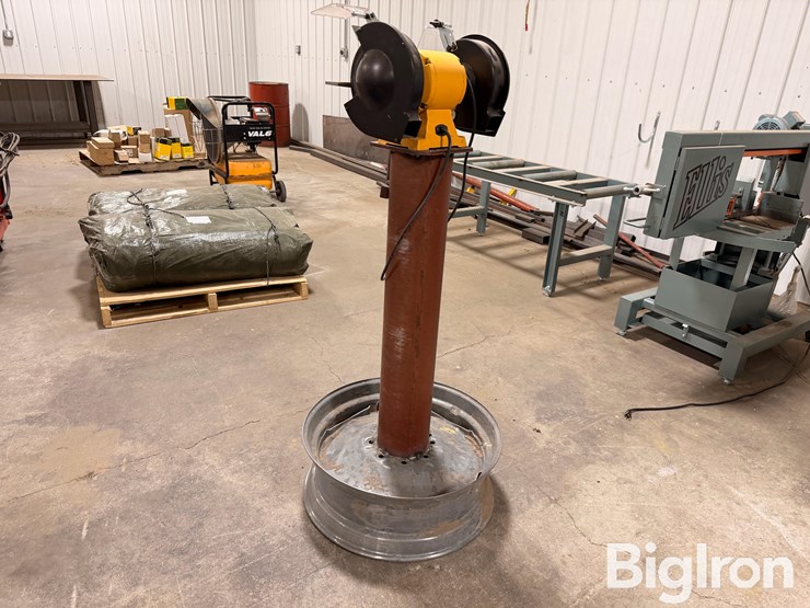 2022-dewalt-dw758-bench-grinder-image-4