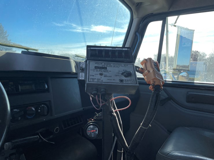 international-4700-image-21