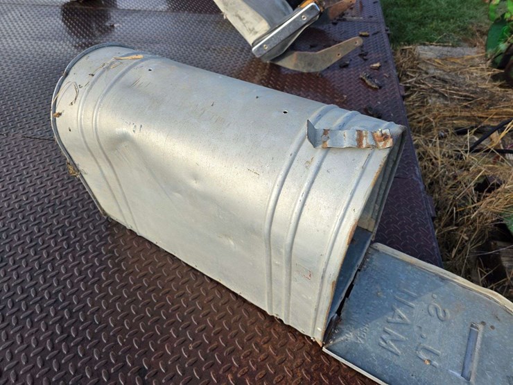 large-vintage-mail-box,-14”-x-10.5”-x-2’,-needs-some-repair-image-3